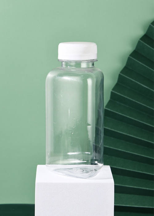 Trojuholníková PET fľaša s objemom 300 ml